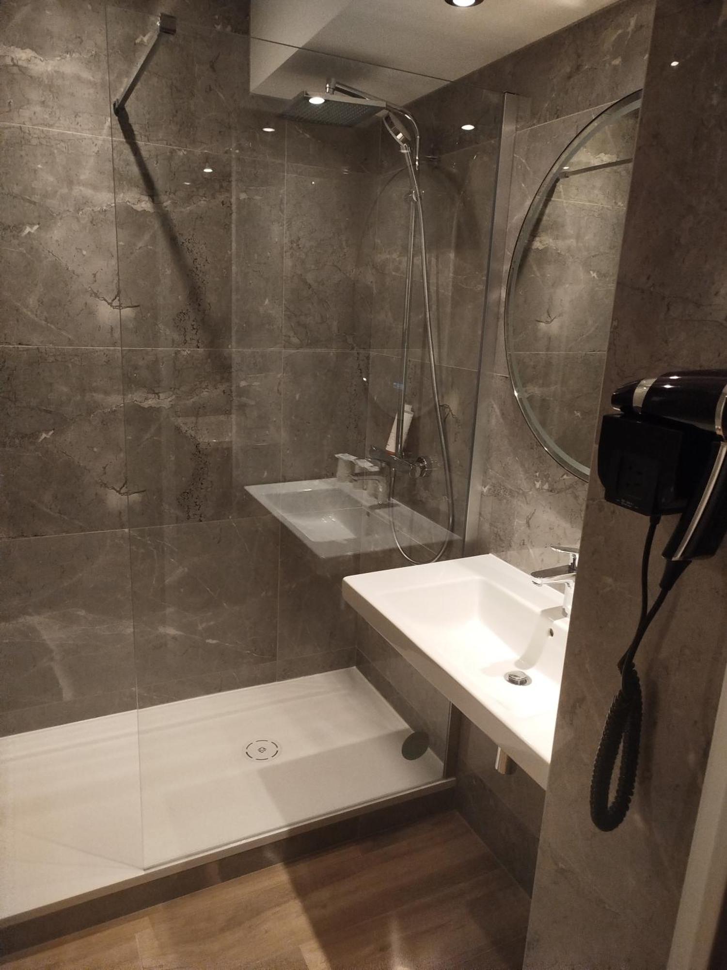 Kyriad Hotel Tours Centre Bagian luar foto